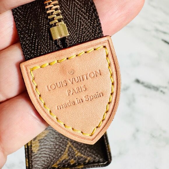 Louis Vuitton Toiletry 15 - Picture 3 of 11